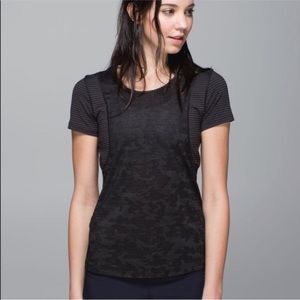 Lululemon run for days short sleeve black camo